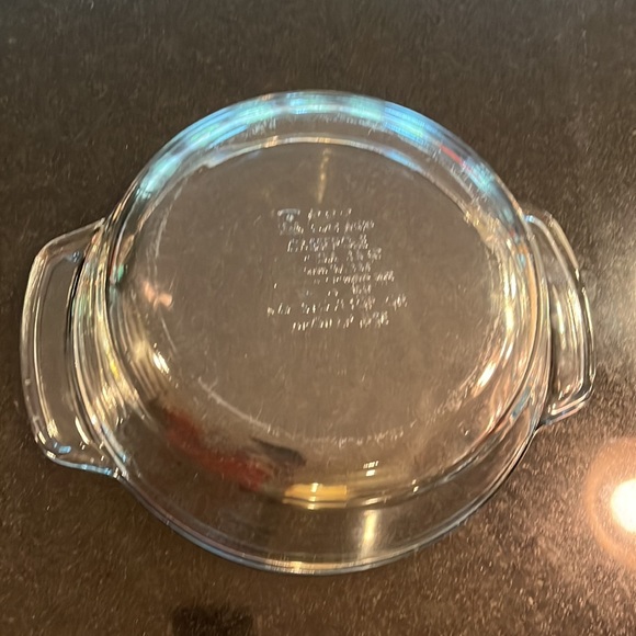 Anchor Hocking Ovenware  1.5 Quart - Vintage Round Casserole Dish with Lid - Picture 4 of 7